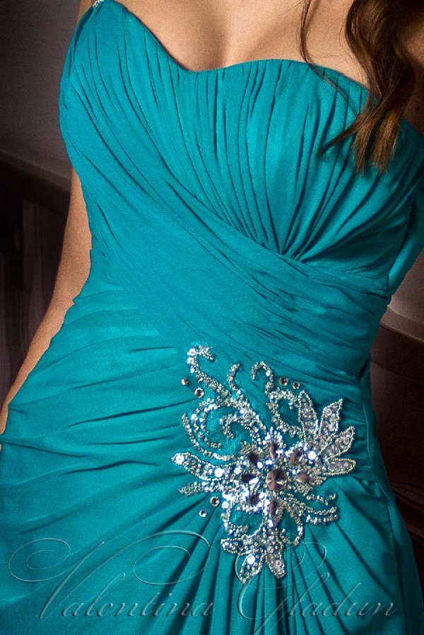 платье Clio Валентина Гладун с драпировкой и брошью в бирюзовом цвете